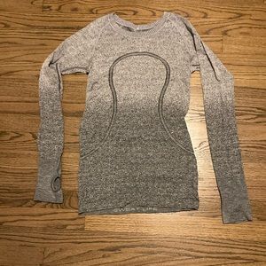Lululemon women’s running top size 6